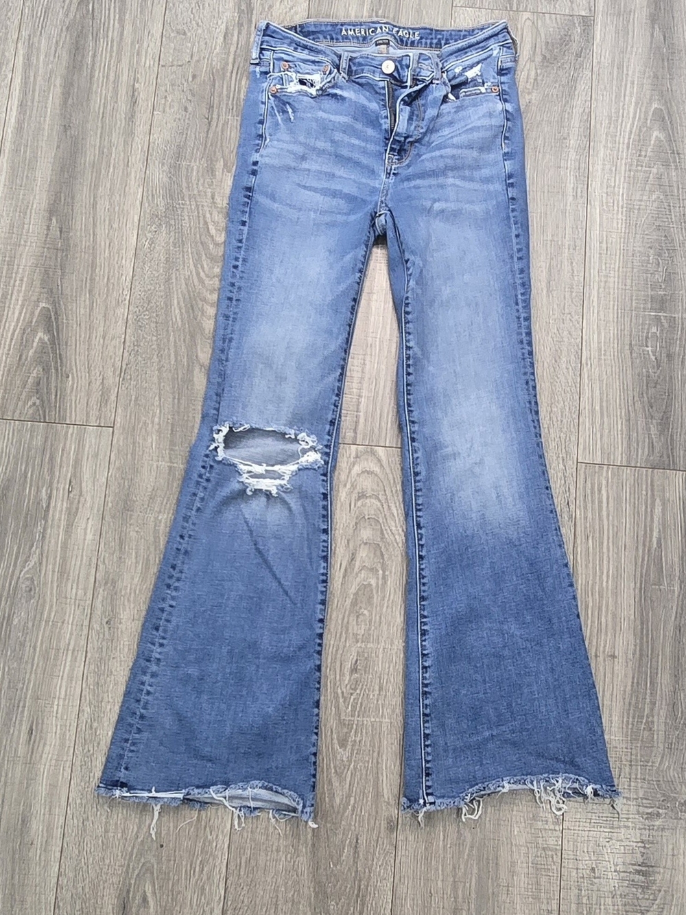 American Eagle Flare Jeans Women Size 2 Regular Medium Wash Distressed Knee Rip